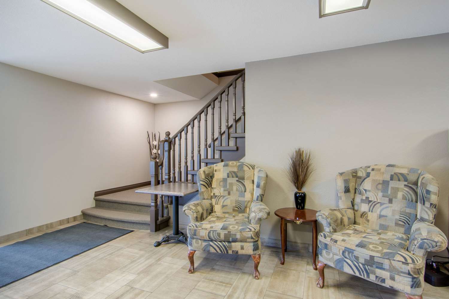 Econo Lodge Regina 4/7