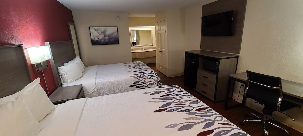 Red Roof Inn and Suites Cornelius Lake Norman 9/34