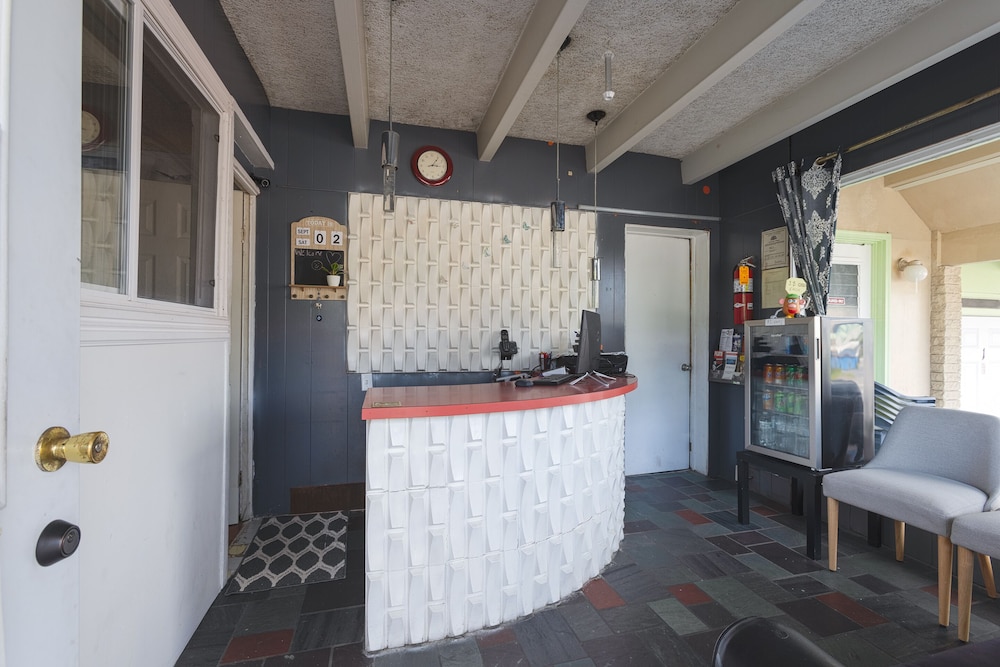 Sonrise Inn Lincoln Hwy By OYO 14/57