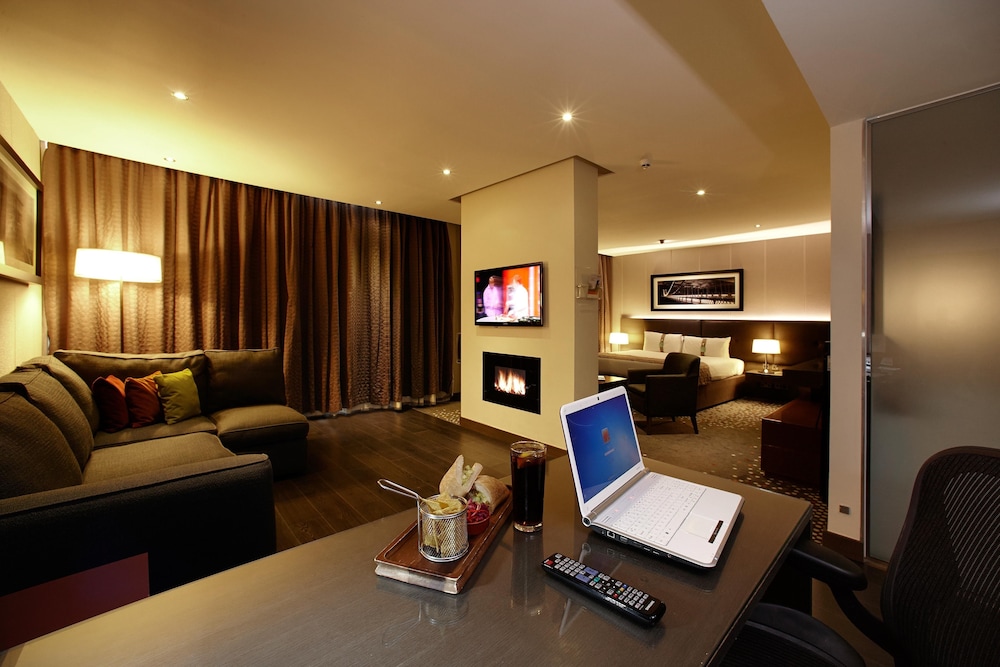 HOLIDAY INN BRISTOL CITY CENTRE 26/55