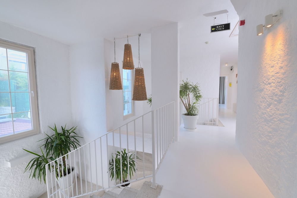 Peremere Alacati Hotel 30/50