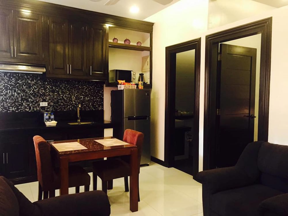 Jo Carter's Hotel & Suites 31/60