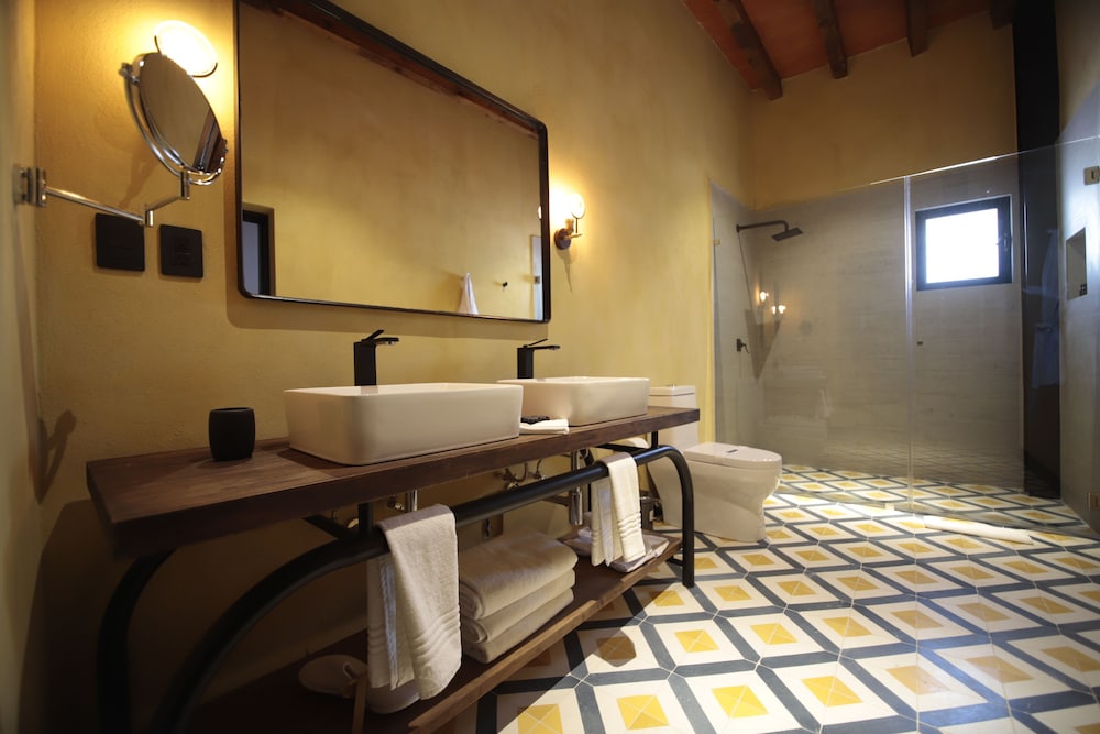Antigua Trece Hotel Fusion 3/50