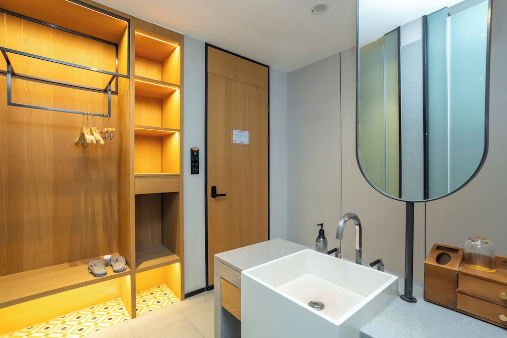 Yitel Hotel shanghai hongqiao Airport Lianming Road branch (ex Timeless Boutique House) 66/69