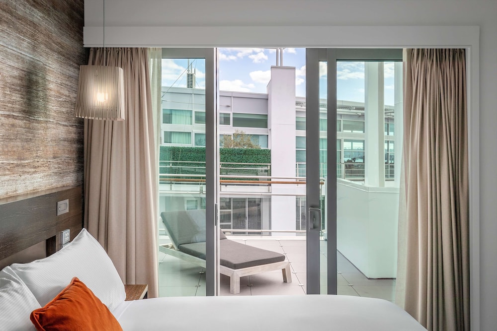 Hilton Auckland 37/78