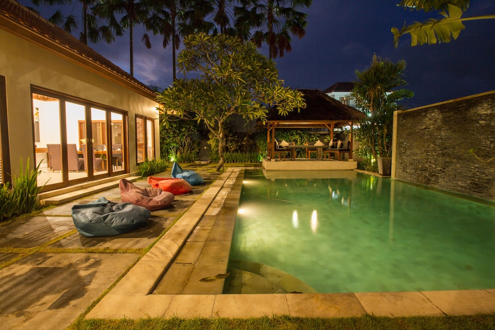 Amore Villas 37/43