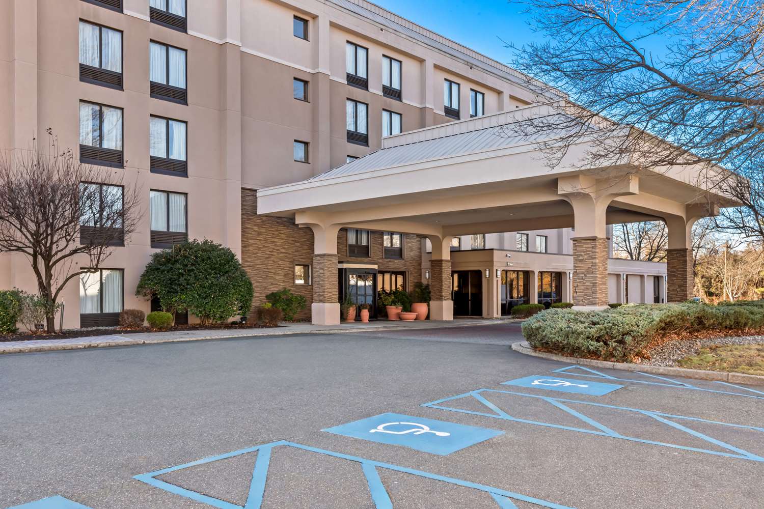 Comfort Inn & Suites Somerset - New Brunswick 15/17