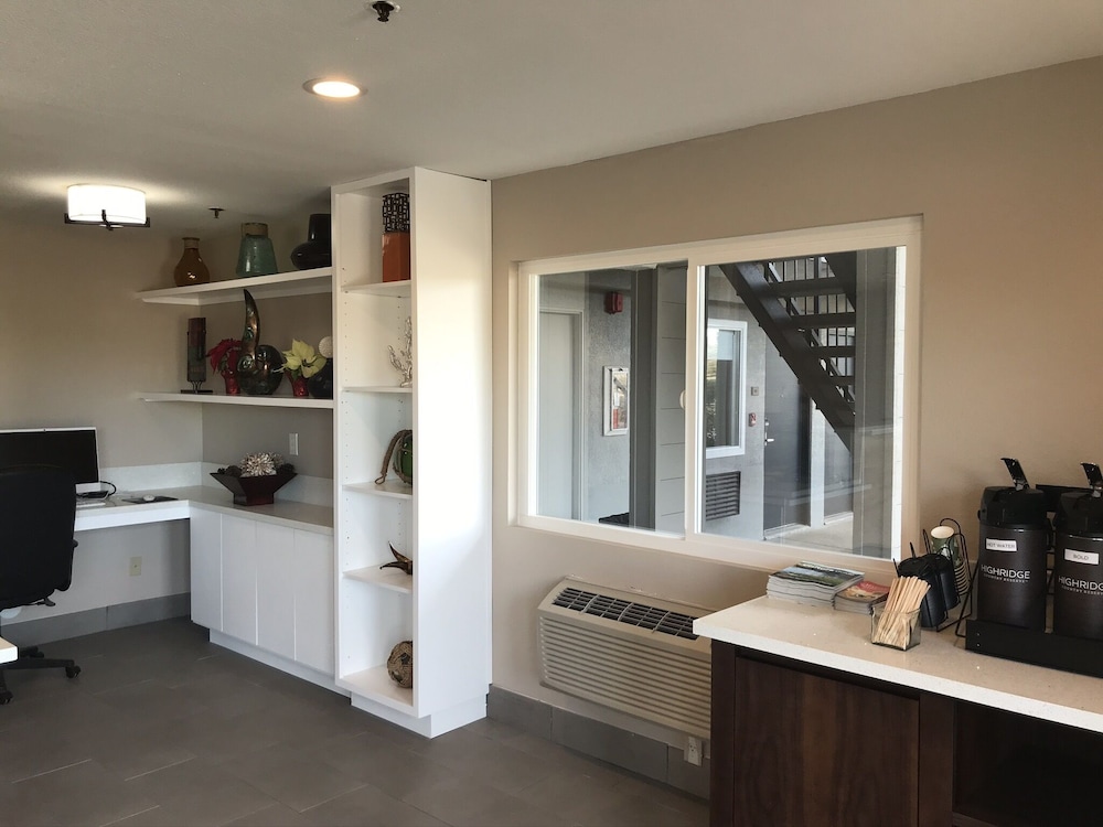 Country Inn & Suites by Radisson, Monterey Beachfront-Marina, CA 23/31