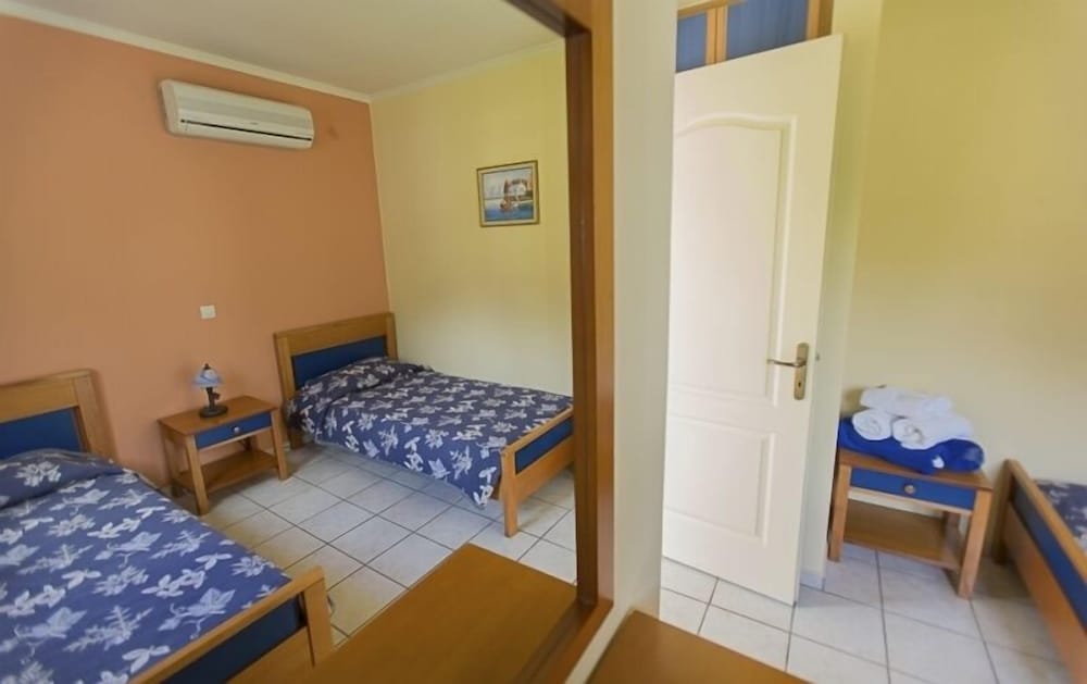 Garbis Villas 14/50