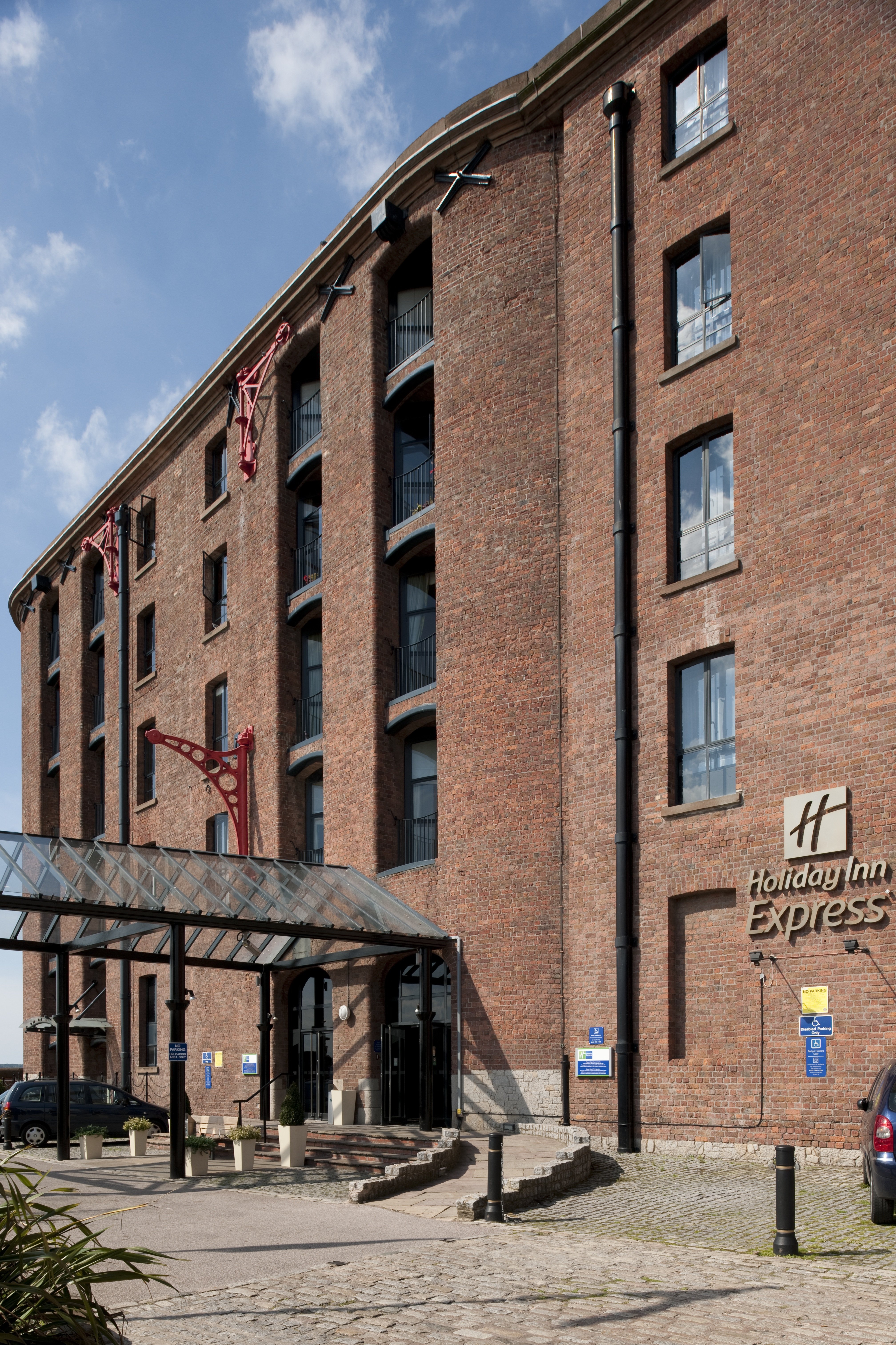Holiday Inn Express Liverpool Royal Albert Dock 69/76