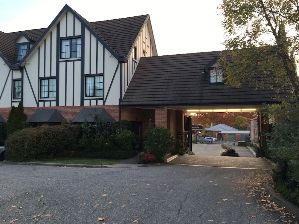 ALBURY MANOR HOUSE 1/66