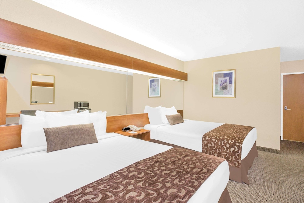 Microtel Inn & Suites By Wyndham Beckley East 10/37