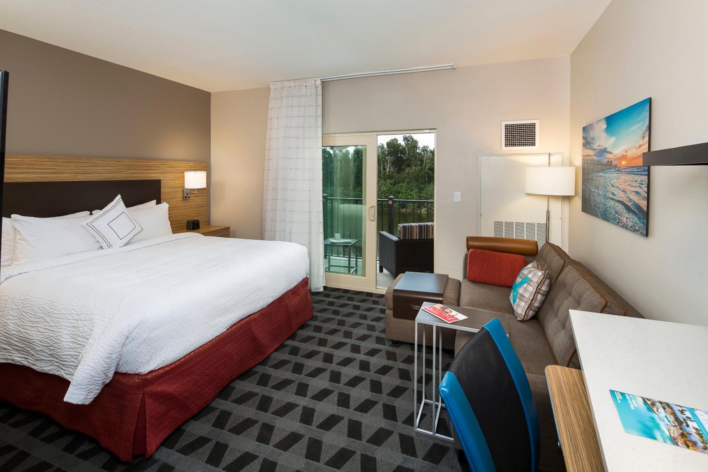 استوديو ديلوكس بسرير كينج مع أريكة