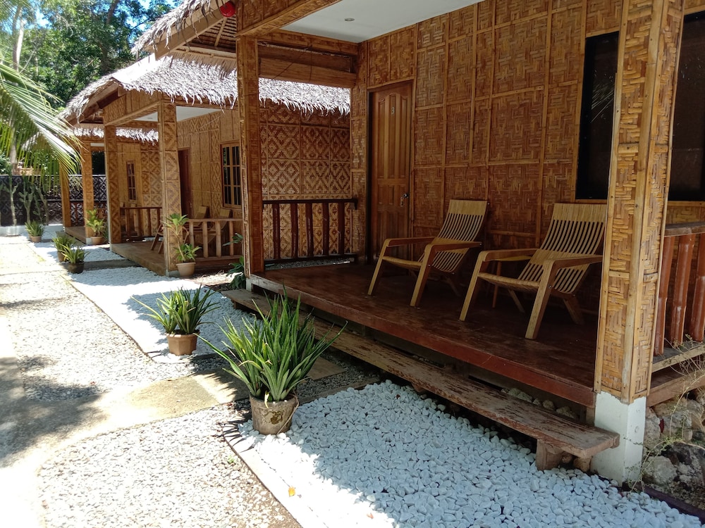 Alona Pawikan Resort 4/58