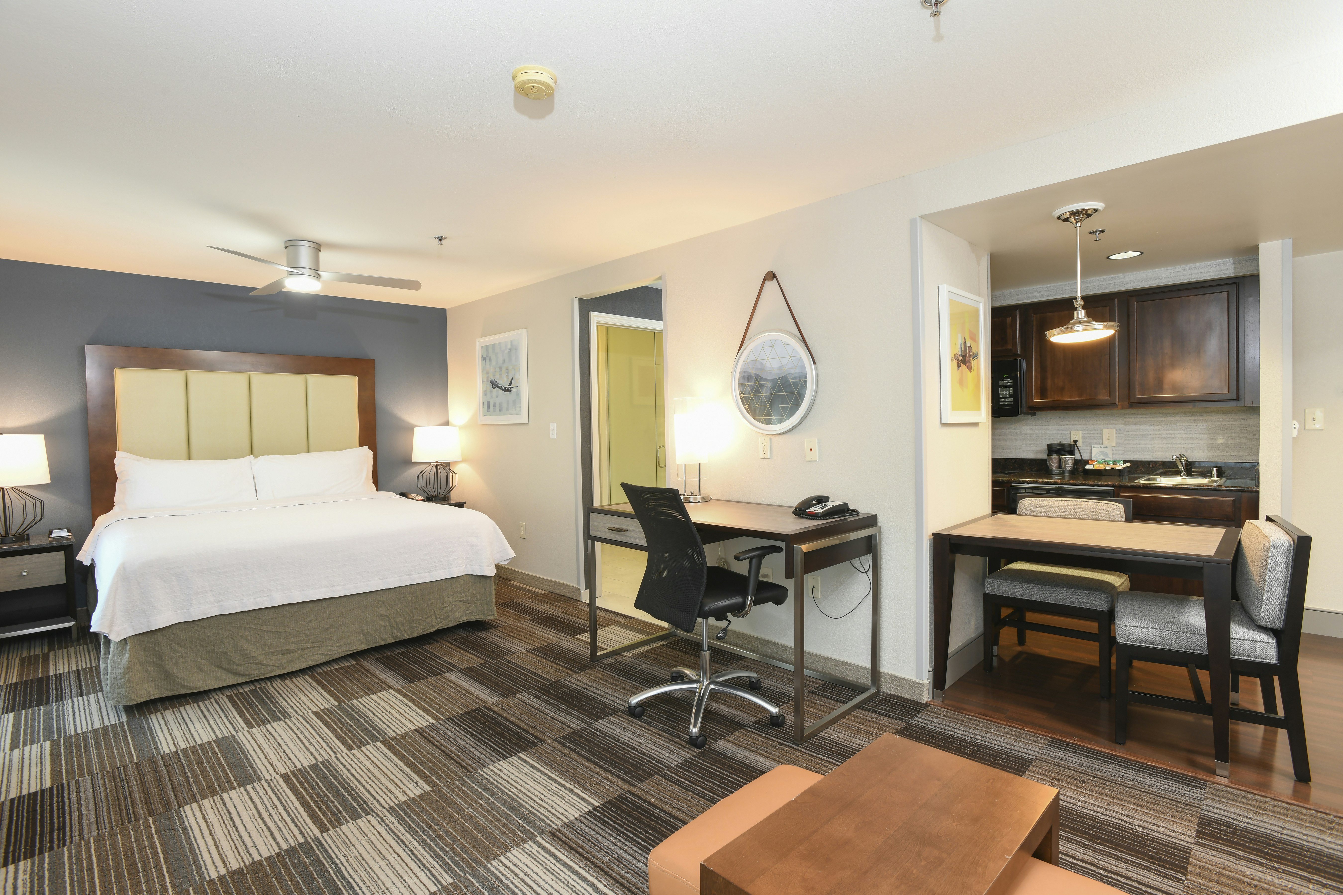 Studio, King Bed, Accessible