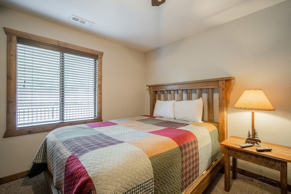 Indian Point Lodge Amp Condominiums 30/73