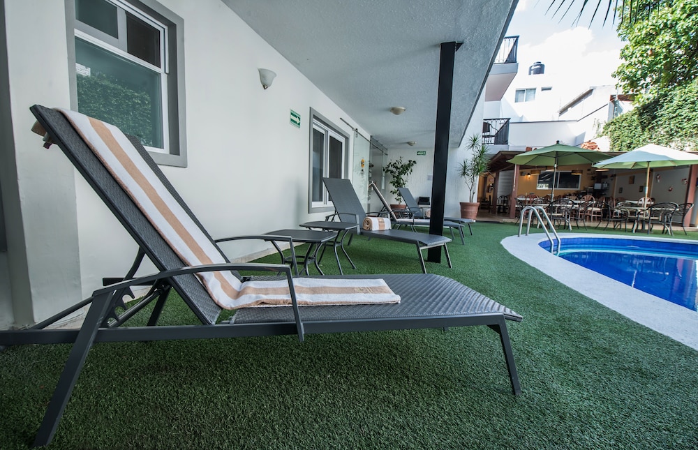 DEL MARQUES HOTEL AND SUITES 35/53
