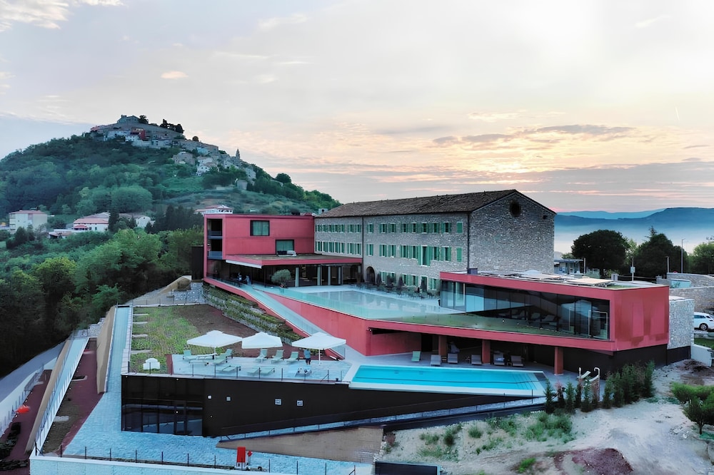 Wine Heritage Hotel Roxanich 3/81