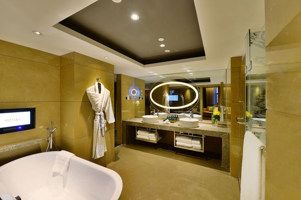 Sofitel Zhengzhou International 44/48