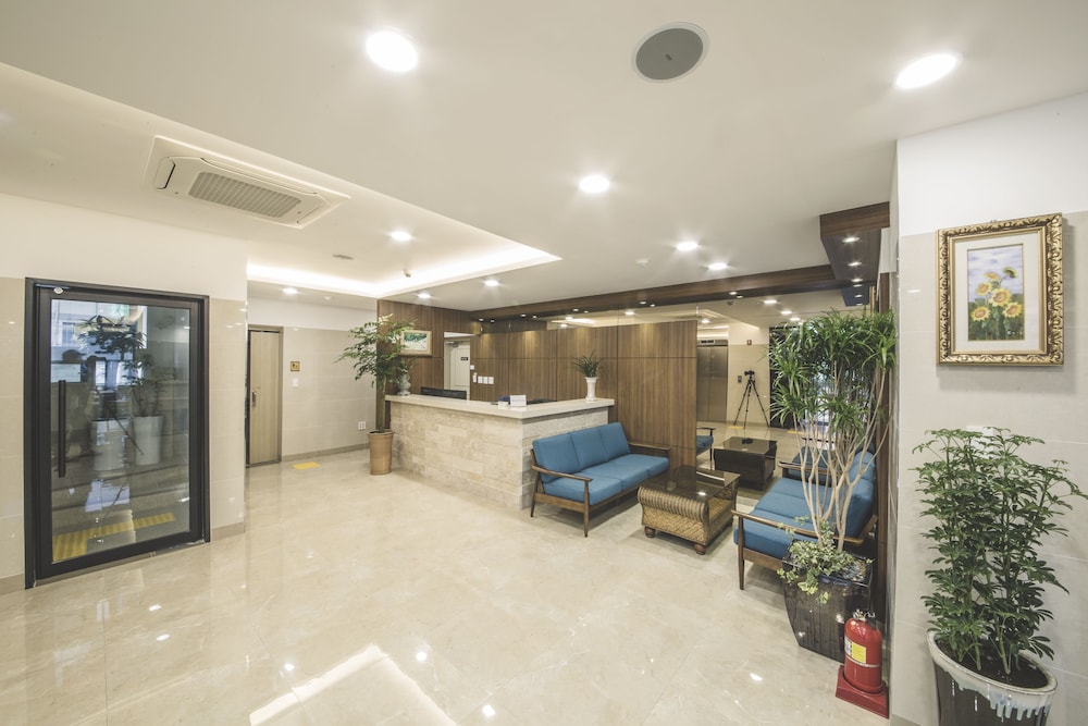 Harbor Hotel 3/34