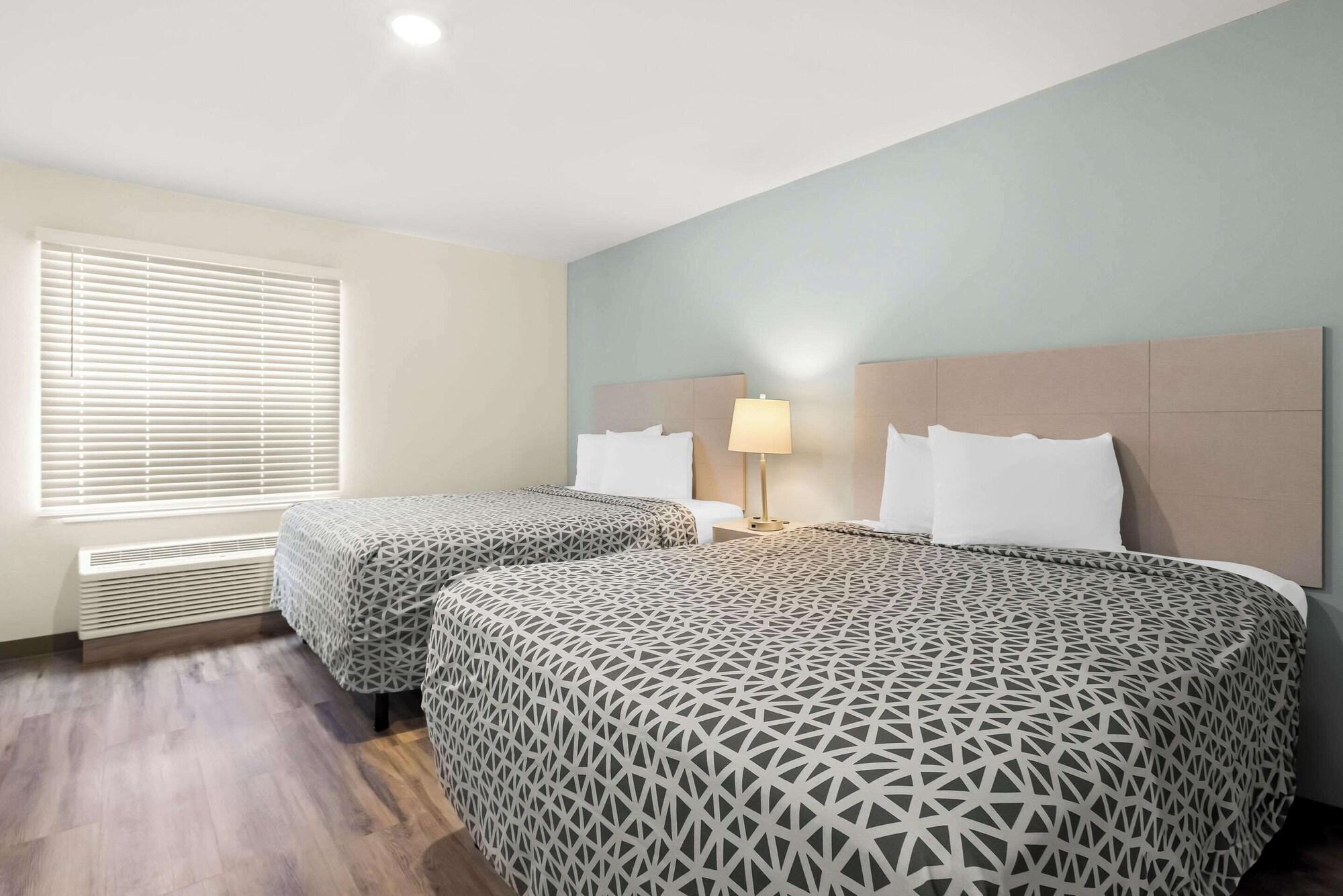 WoodSpring Suites Savannah West Chatham Parkway 13/33