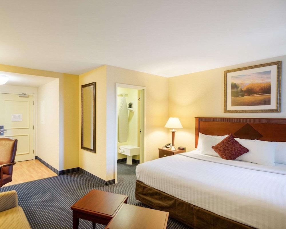 MainStay Suites Dover, DE 8/40