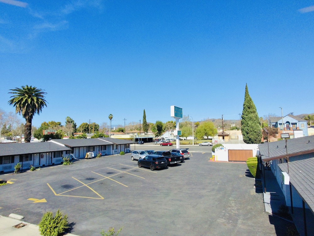 Casa Blanca Inn & Suites 51/67