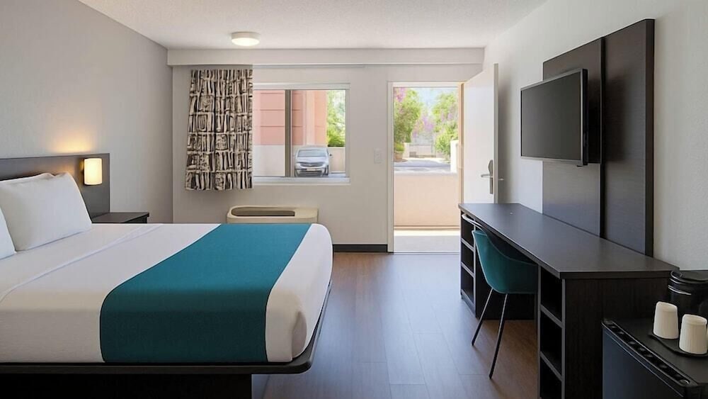 DELUXE, QUEEN BED, ACCESSIBLE