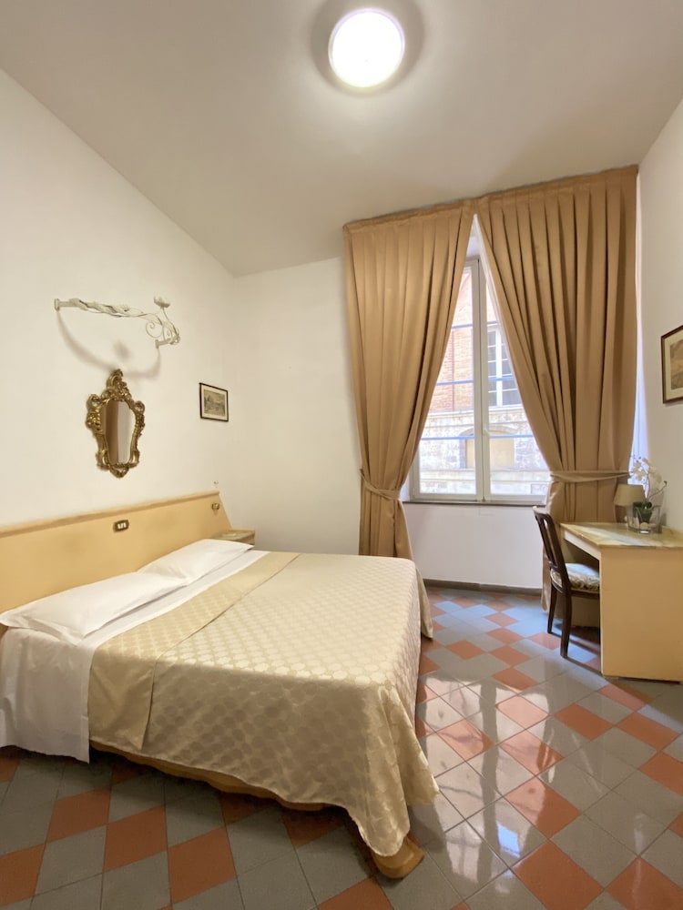 Piccolo Hotel Etruria 12/69