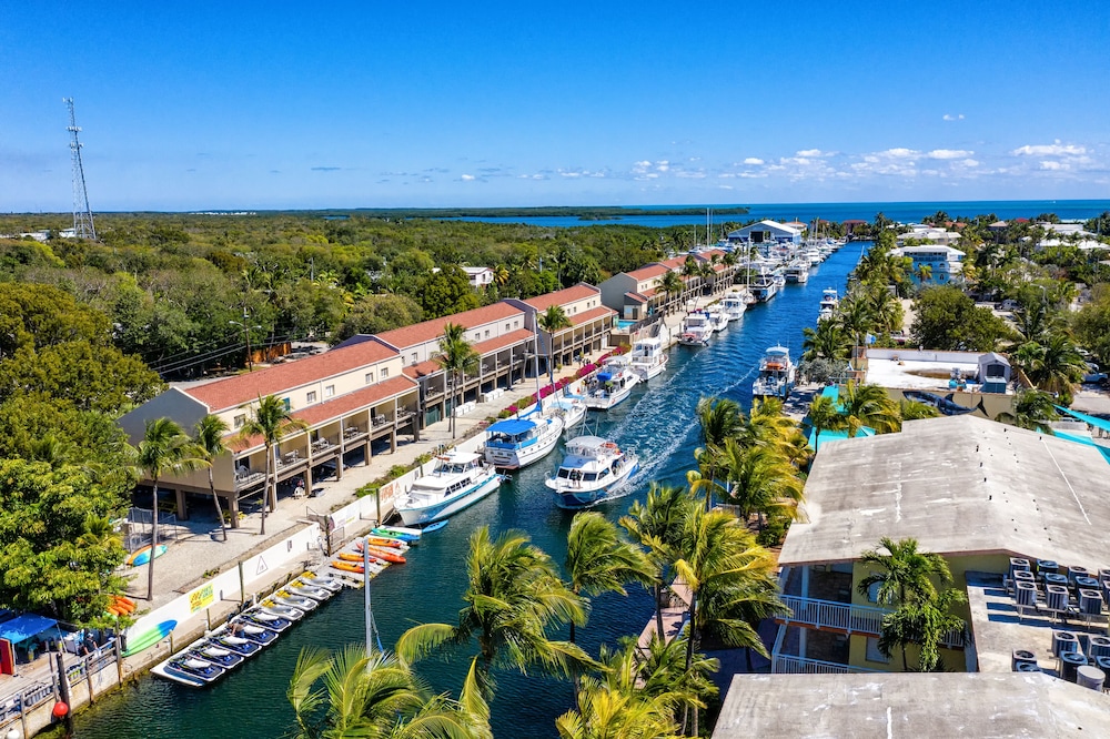 Waterside Suites And Marina 5/43