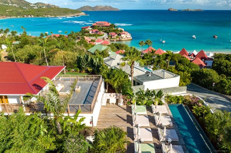 Tropical Hotel and Beach 37/46