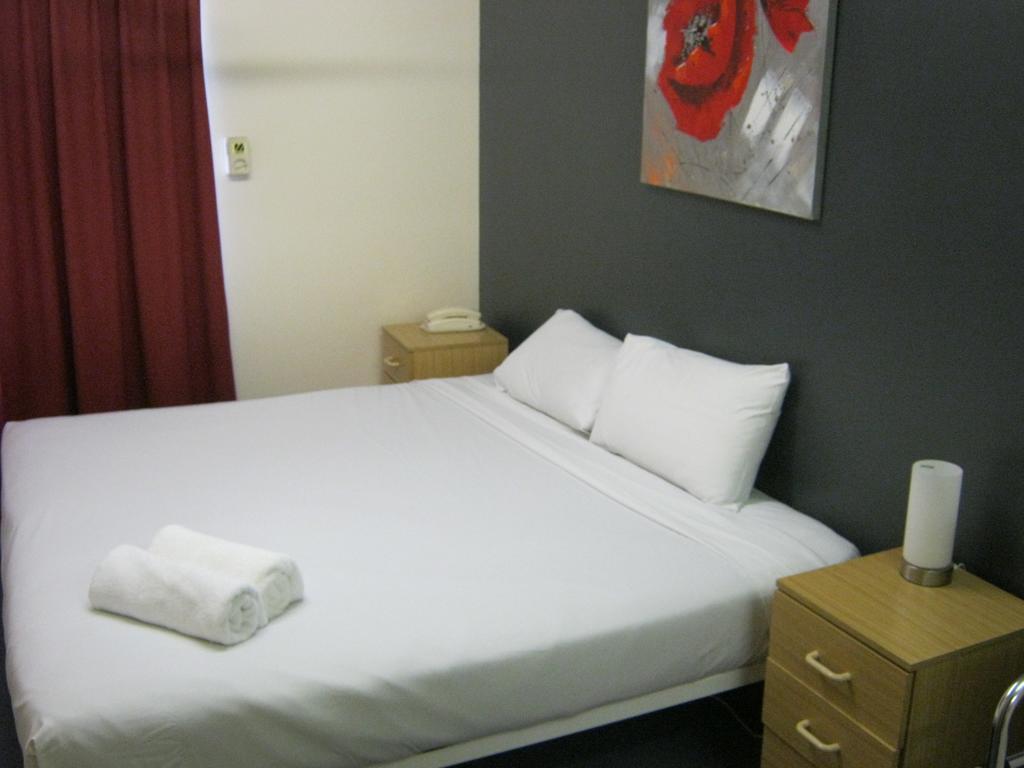 Perth City Apartment Hotel 11/44