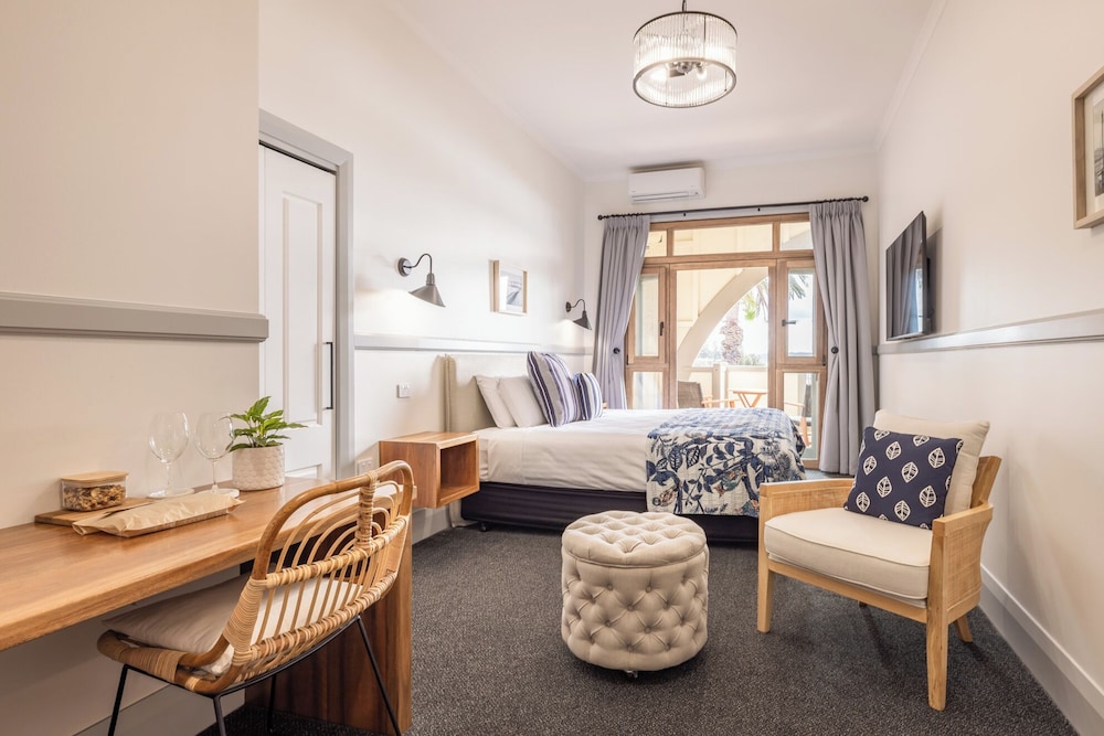 Bermagui Beach Hotel 25/50