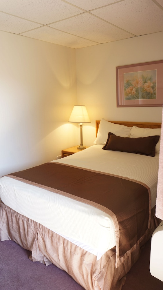 Ramada by Wyndham Medicine Hat 26/75