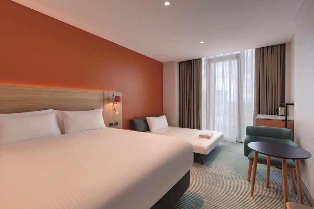 ROOM, KING BED, SOFA