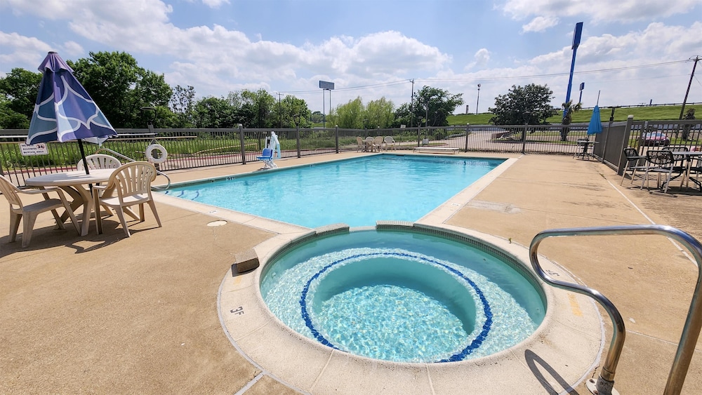 Motel6 Ennis, TX 59/66