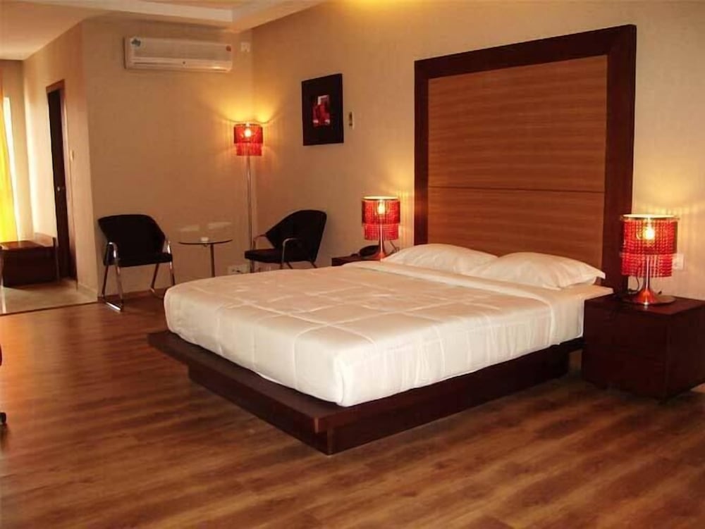 Hotel MD's Continental 10/42