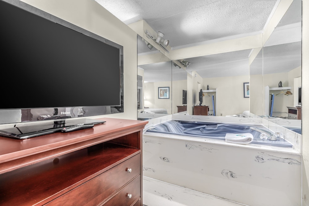 Crossroads Inn & Suites 52/68