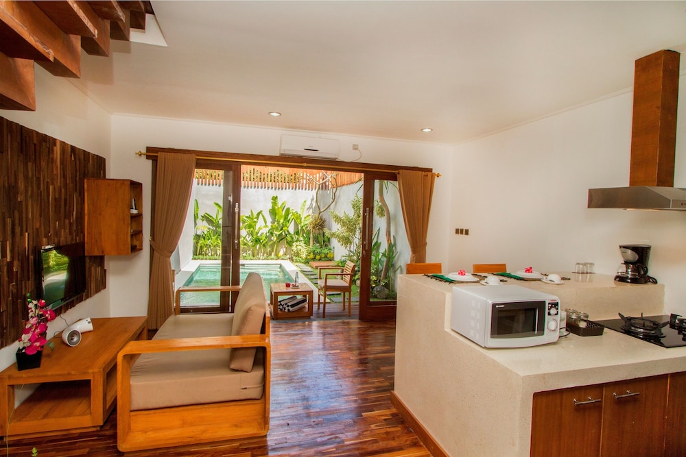 Delu Villas And Suites Seminyak 32/48