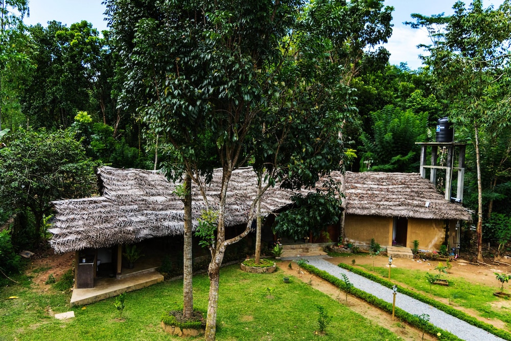 Kandy Cabana Eco Resort 26/36