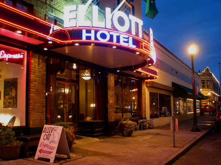 Hotel Elliott 6/77