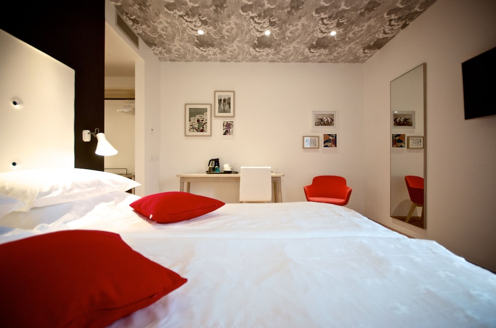 ROOM, QUADRUPLE
