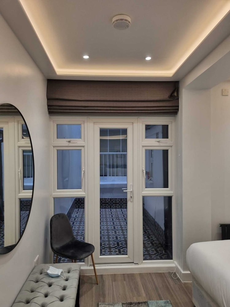 HYDE PARK SUITES 34/55
