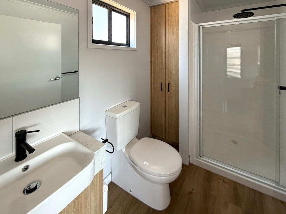 كابينة كلاسيكية بسرير كوين وأسرّة بطابقين، Bendigo Park Lane Holiday Park 3/3