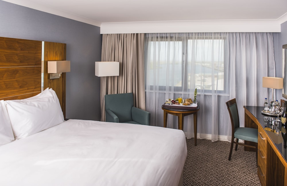 Waterfront Southport Hotel 8/50