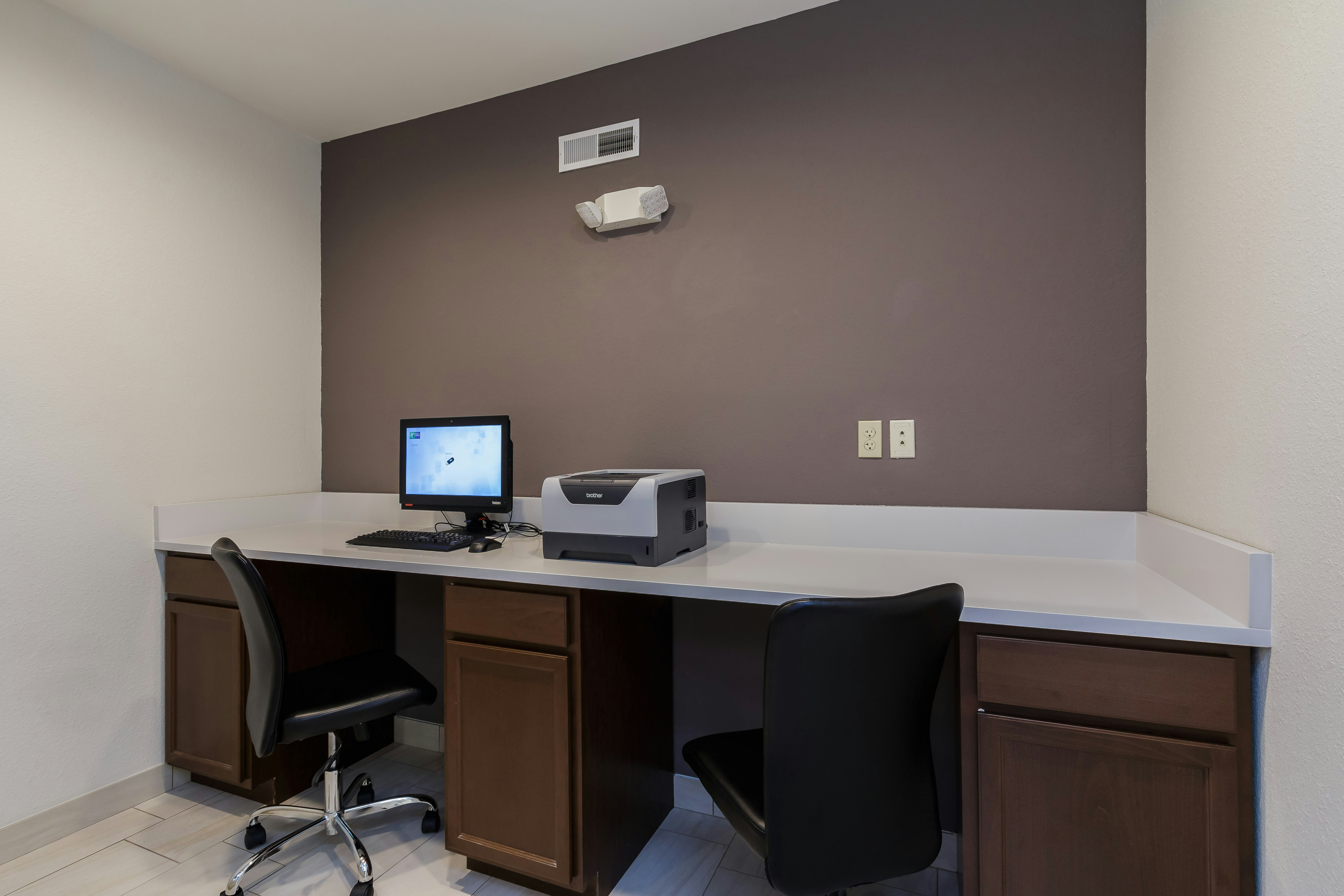 Holiday Inn Express Hotel & Suites South Bend 62/63