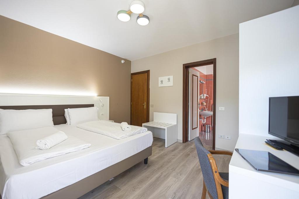 Superior, Double Bed, Partial View
