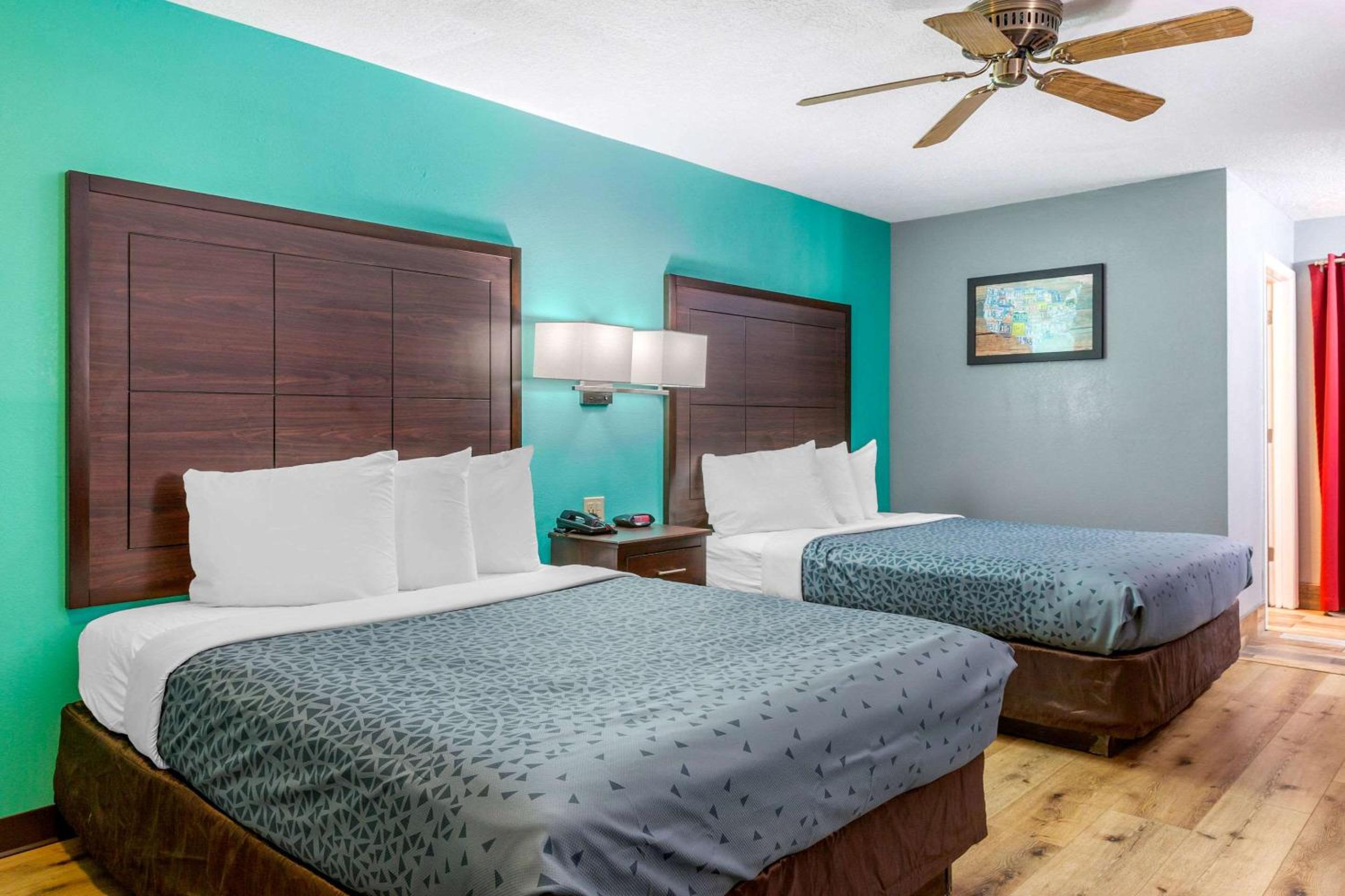 Room, Queen Bed