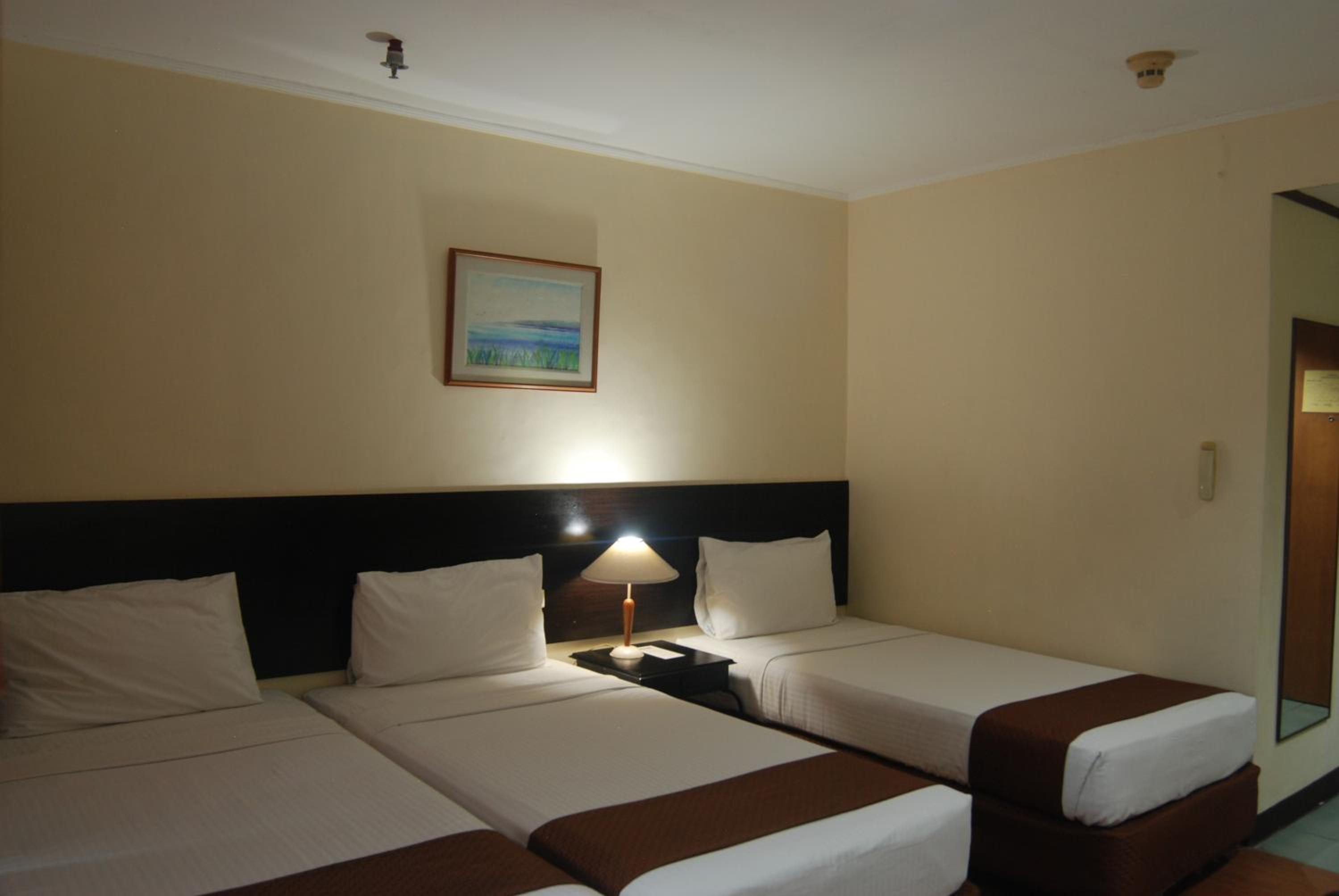 ROOM, TRIPLE
