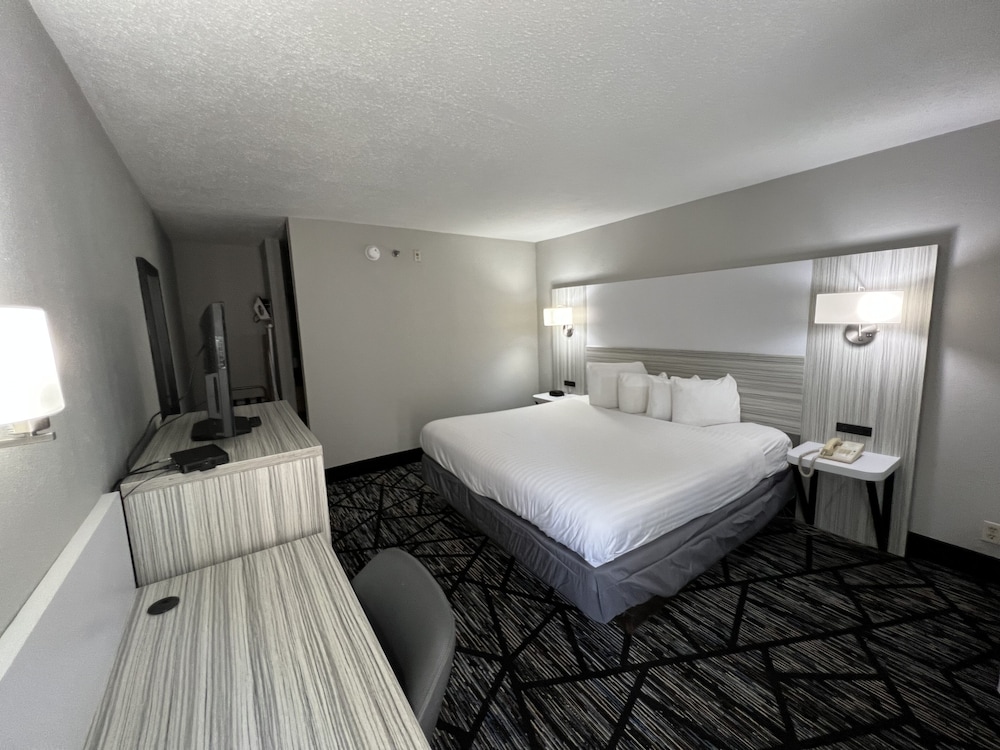 Baymont By Wyndham Peoria 7/22